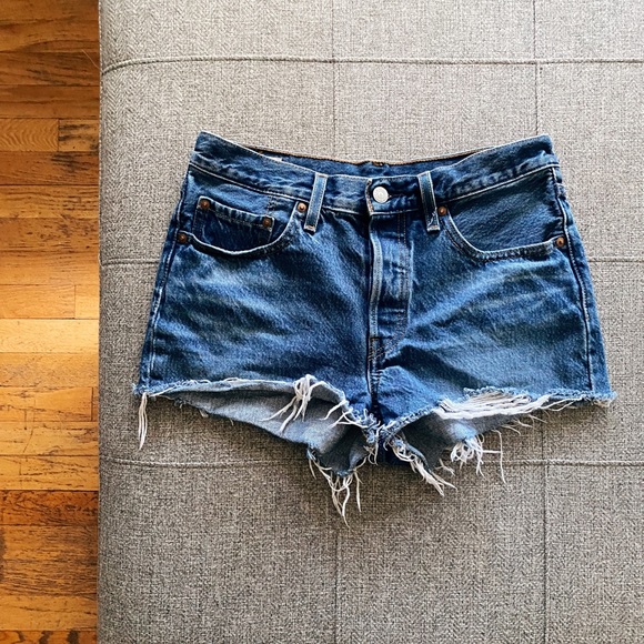 Levi’s Cutoff 501 Dark Wash - Picture 2 of 10